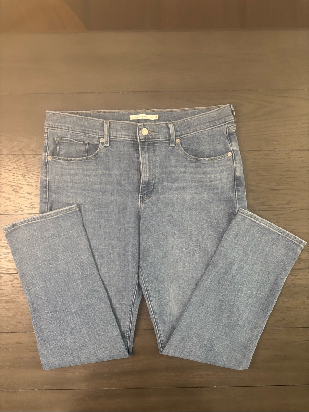 Levi’s Women’s Classic Straight Mid-Rise Jeans Size 14M